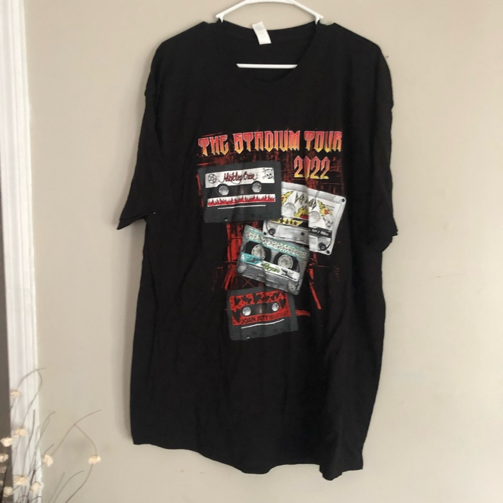 Black Graphic Tee - Stadium Tour 2022